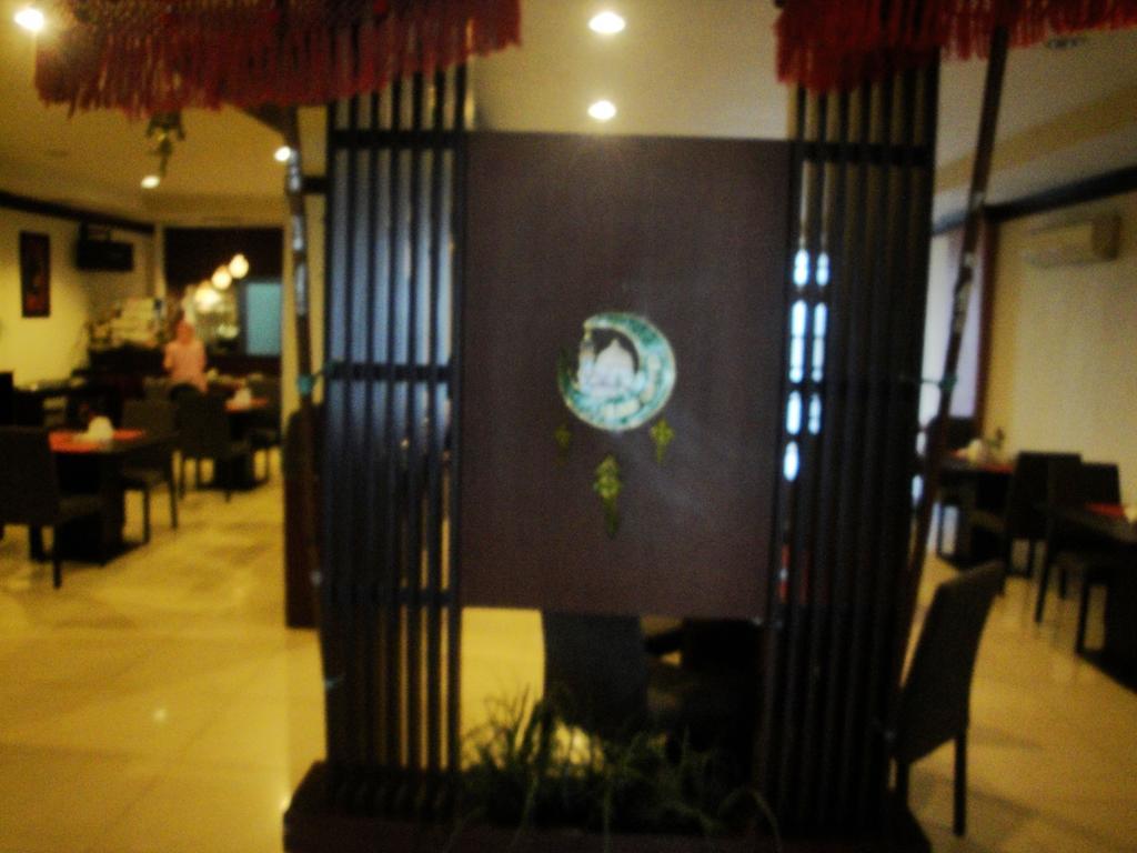 Imperial Hotel Kendari Buitenkant foto