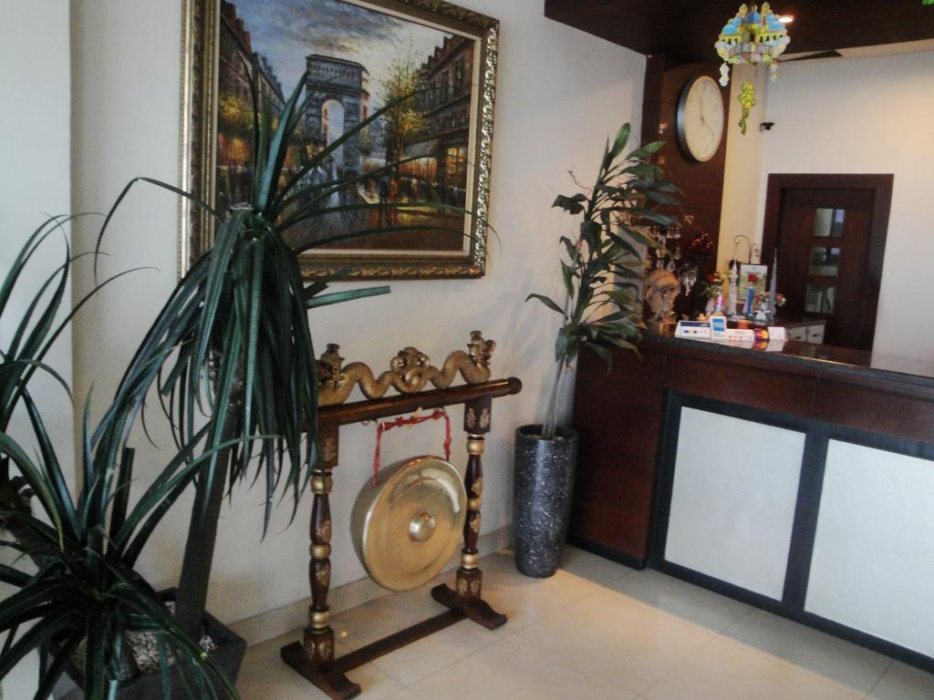 Imperial Hotel Kendari Buitenkant foto