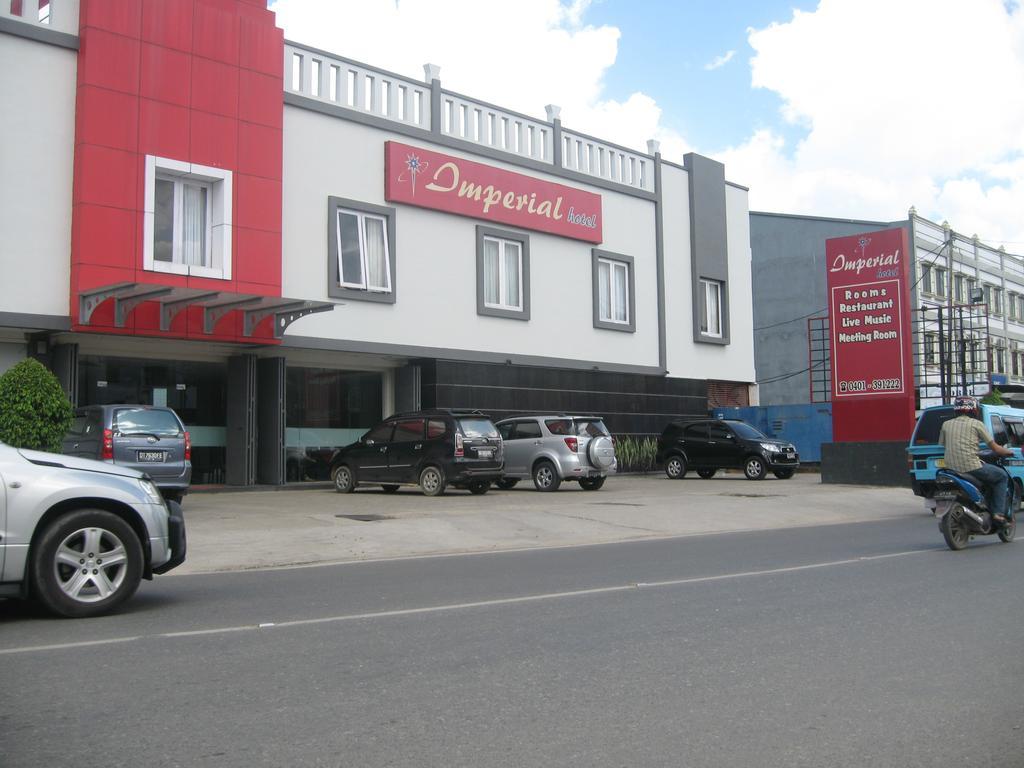 Imperial Hotel Kendari Buitenkant foto