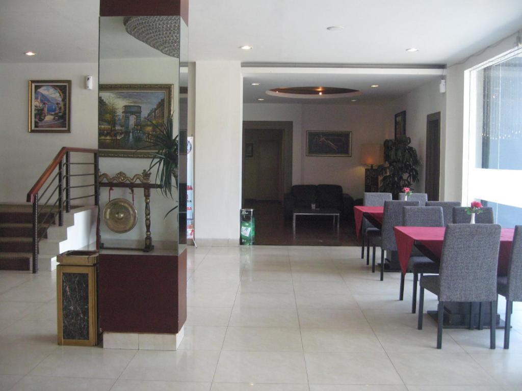 Imperial Hotel Kendari Buitenkant foto