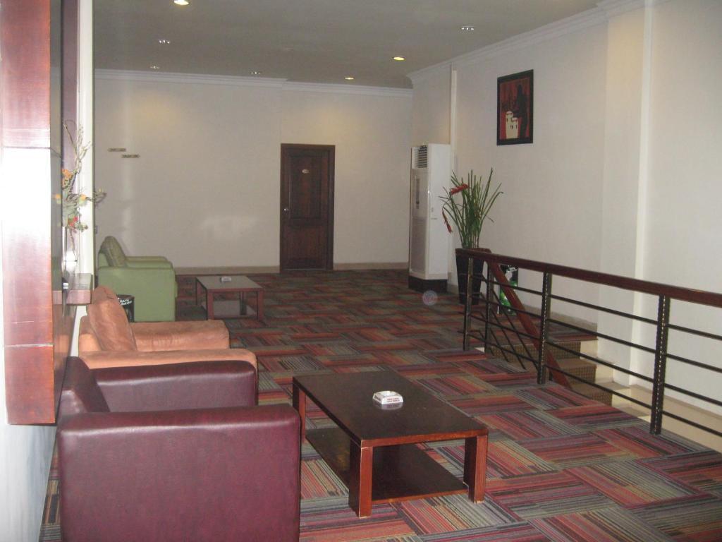 Imperial Hotel Kendari Buitenkant foto