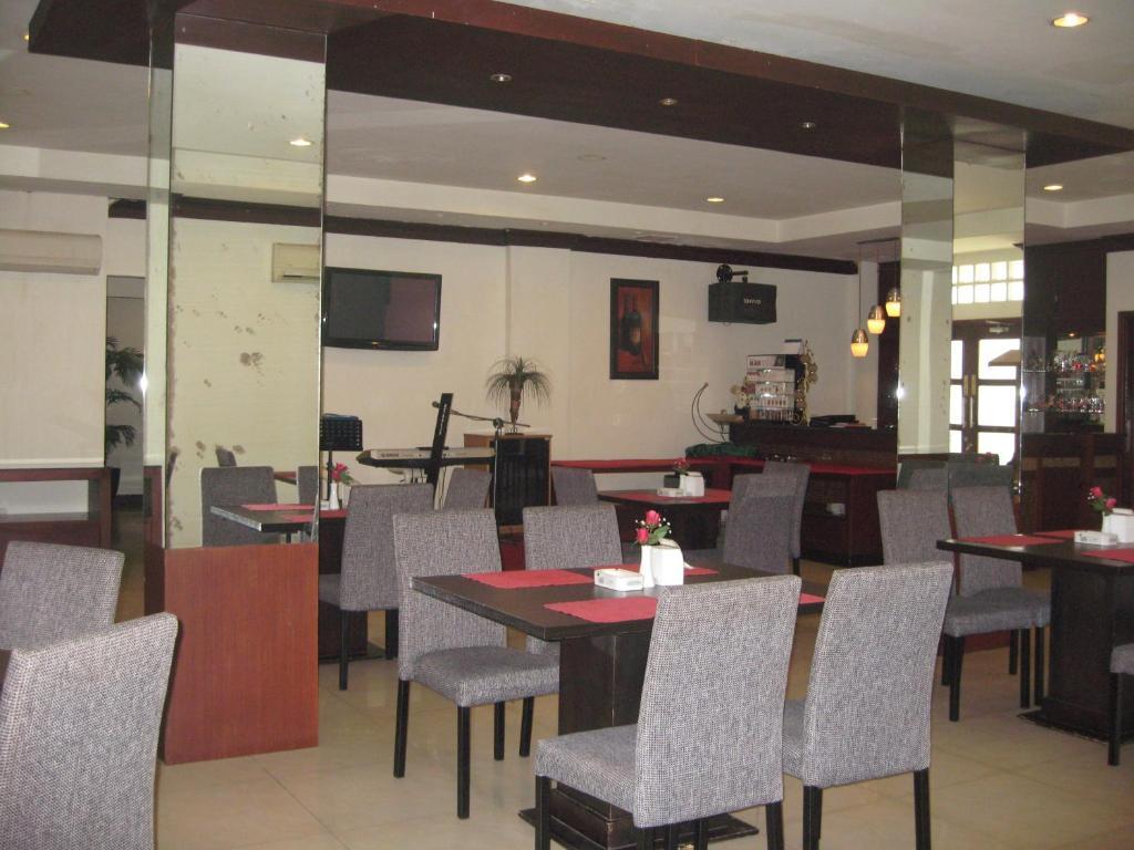 Imperial Hotel Kendari Buitenkant foto