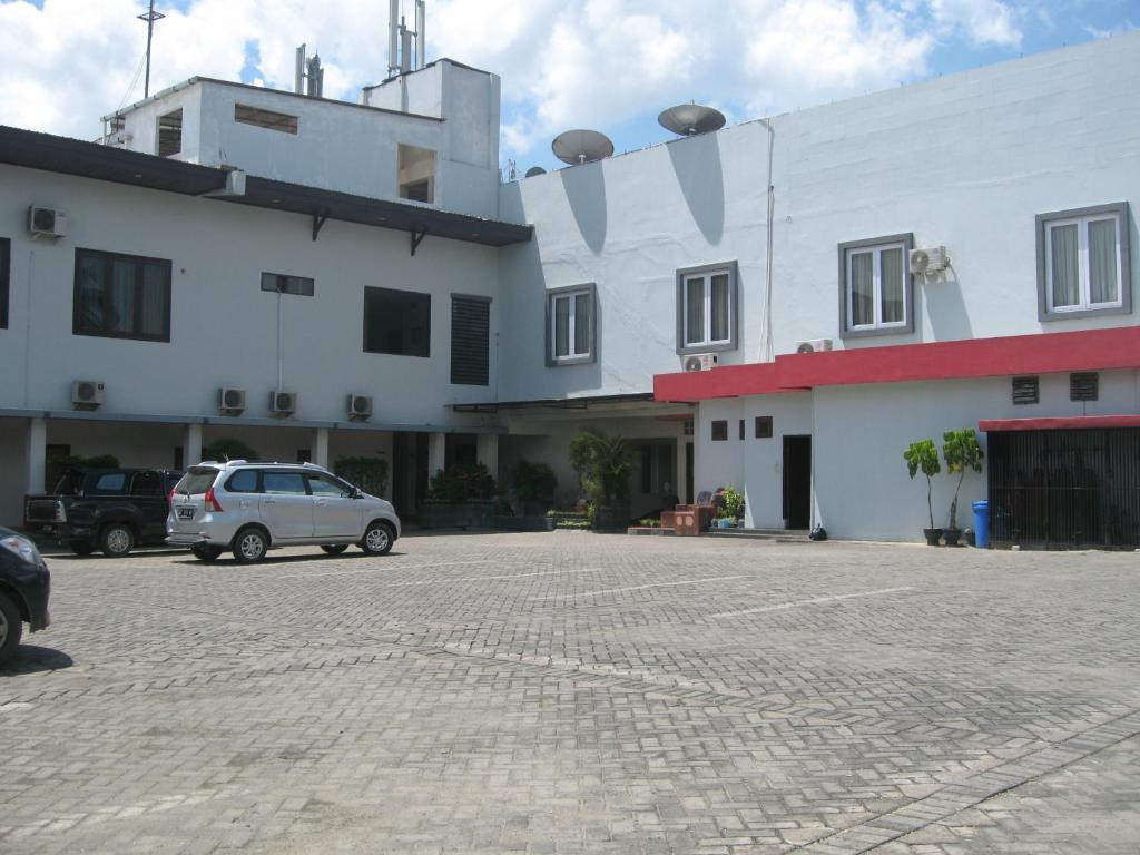 Imperial Hotel Kendari Buitenkant foto