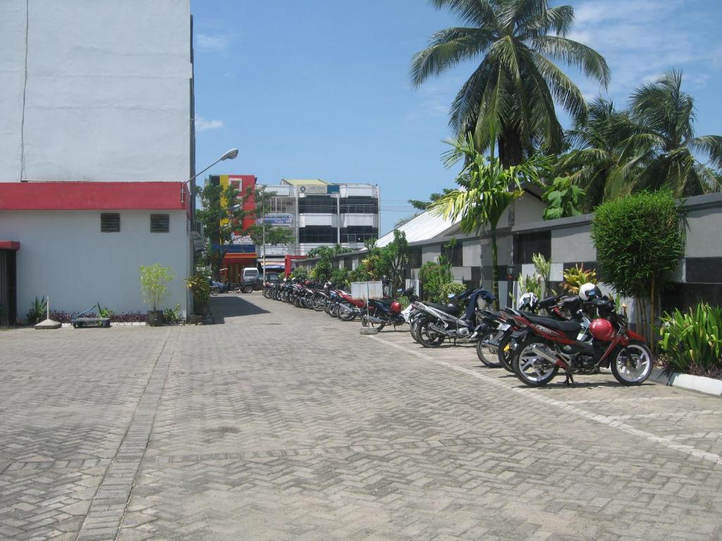 Imperial Hotel Kendari Buitenkant foto